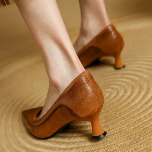 Isolde | Polished Classic Pumps